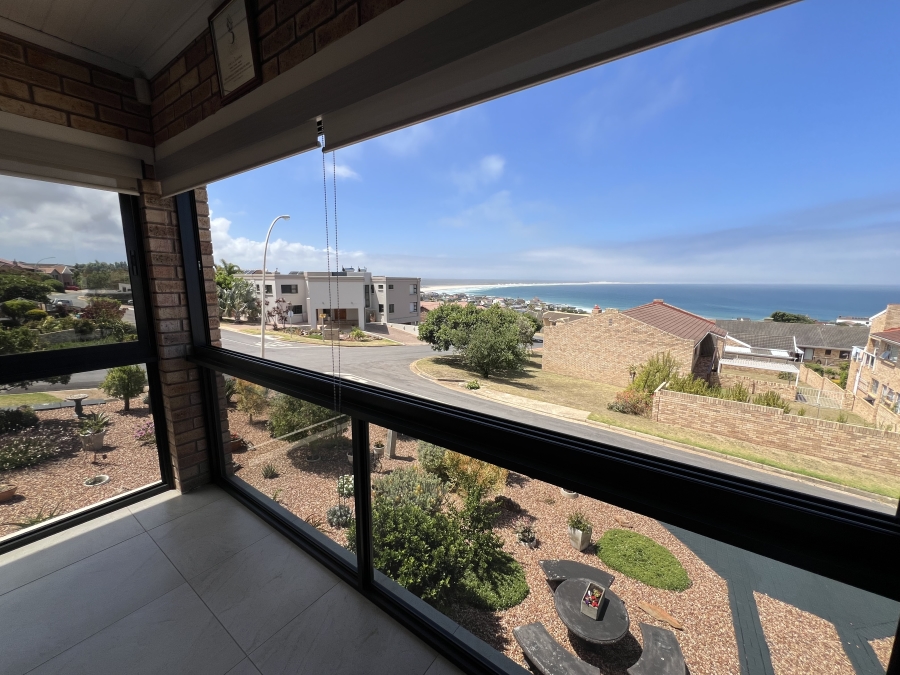 3 Bedroom Property for Sale in Wavecrest Eastern Cape